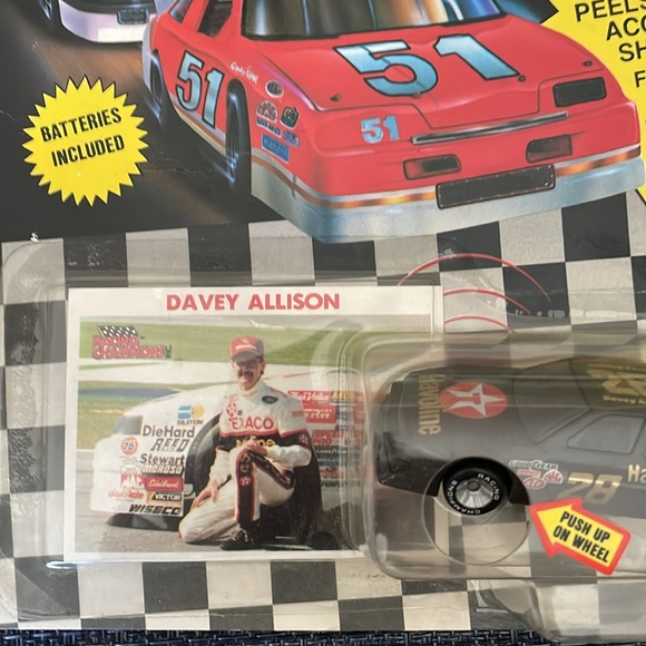 Davey Allison model car and trading card - Picture 2 of 4